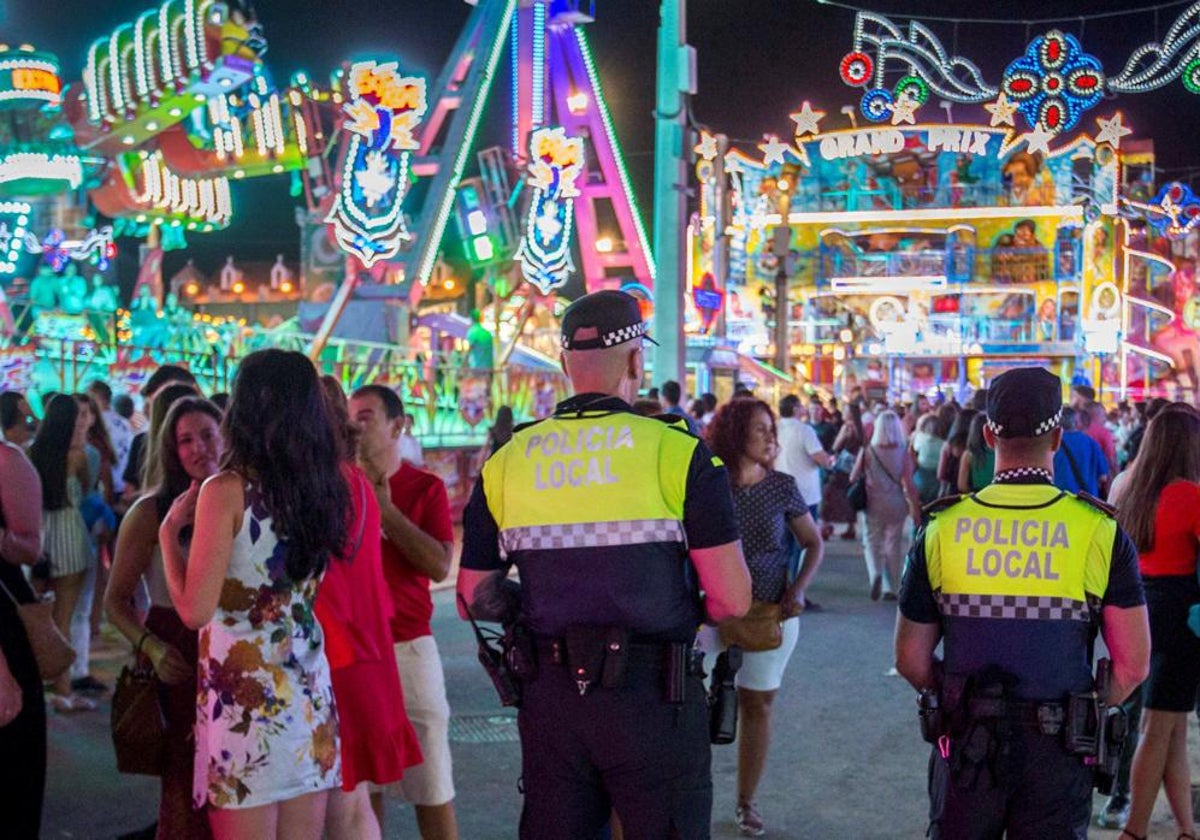Agentes de la Policía Local de Huelva en el recinto ferial de las Colombinas