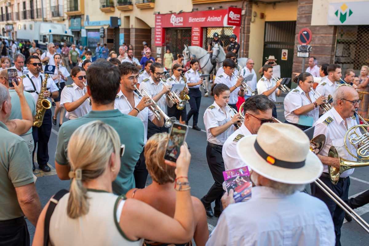 Los sones de la banda de Consolación a su llegada a la plaza