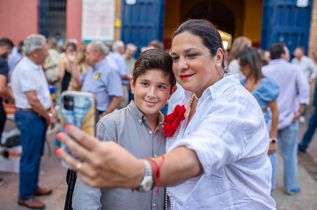 La exconcejala Juani Carrillo en pleno 'selfie'