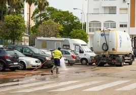 El plan de choque de limpieza del Ayuntamiento alcanza ya a la mitad de la capital