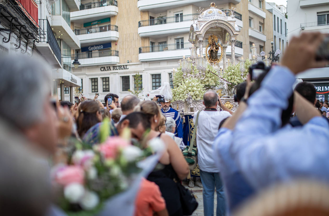 La inédita procesión de la Virgen de la Cinta por el centro de Huelva