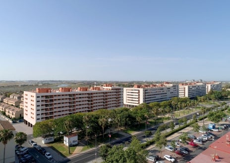 Imagen secundaria 1 - Piscinas, pistas de pádel o terraza, entre los atractivos del edificio Tharsis IV en la avenida Nuevo Colombino
