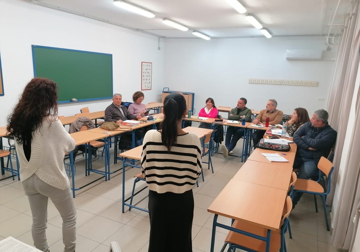 Un grupo de alumnos en una de las aulas de la EOI de Huelva