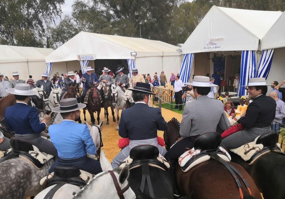 Un grupo de jinetes durante una de las ediciones de la Feria del Caballo en Huelva