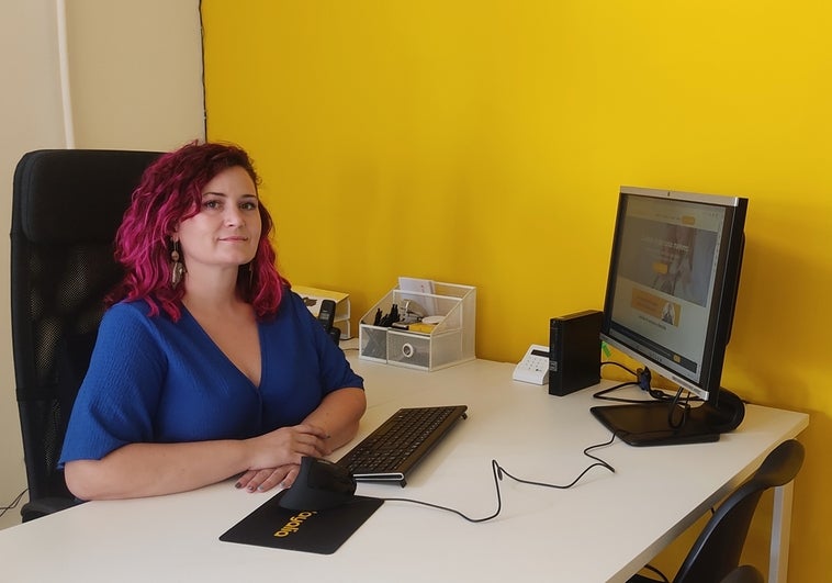 Elvira Usín en las nuevas oficinas de Wayalia en Huelva