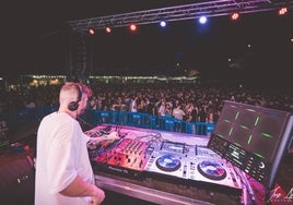 La Fiesta Universitaria de Huelva reúne a miles de estudiantes en el Parque Alonso Sánchez