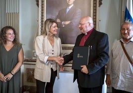 La iglesia anglicana se compromete a abrir al público el cementerio británico al asumir el Ayuntamiento su mantenimiento