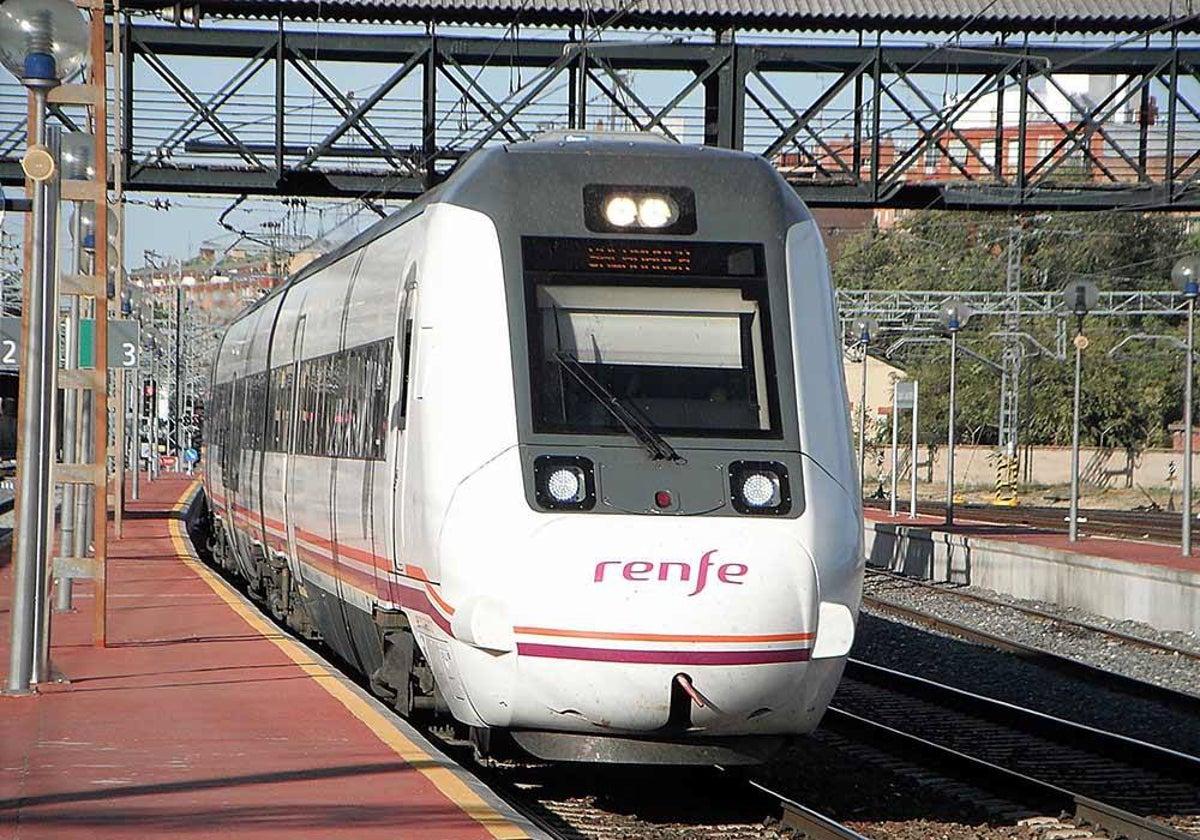 Tren Intercity en una estación