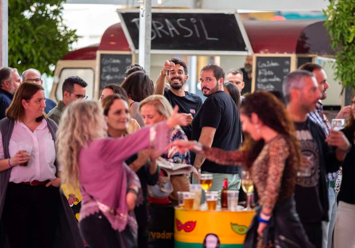 Buen ambiente desde el mediodía en la plaza de La Soledad