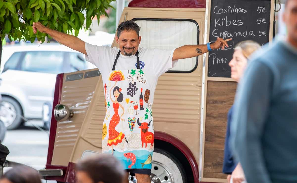 Sabor a fiesta: el Binómico llena de animación el centro de Huelva