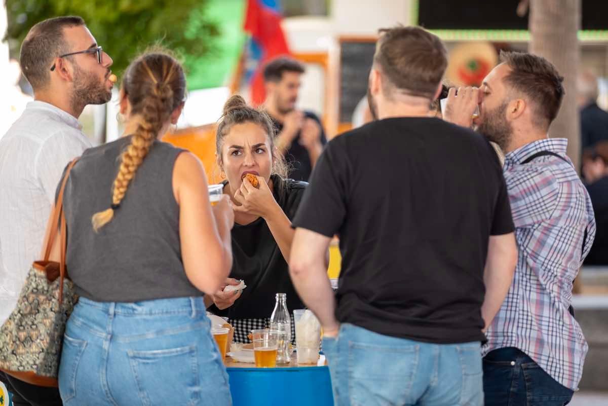 Sabor a fiesta: el Binómico llena de animación el centro de Huelva