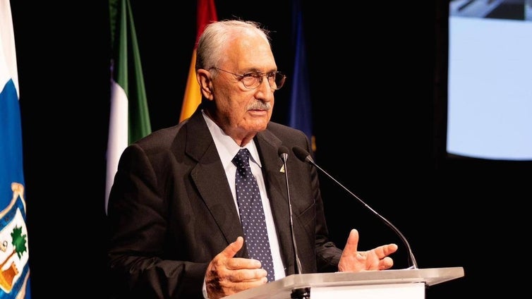 Francisco Rodríguez-Pantoja : «A Huelva le beneficiaría mejorar las comunicaciones con Extremadura muchísimo más que con Sevilla»
