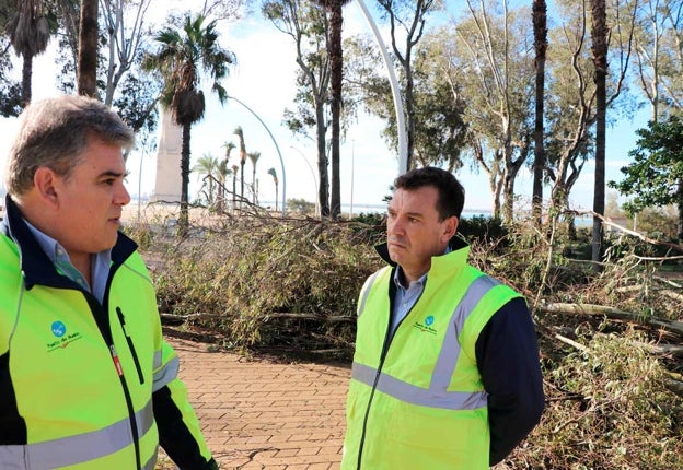 Peña y Santana en el entorno del monumento de la Punta del Sebo