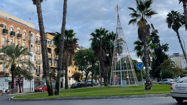 El alumbrado navideño de este año ya se está instalando