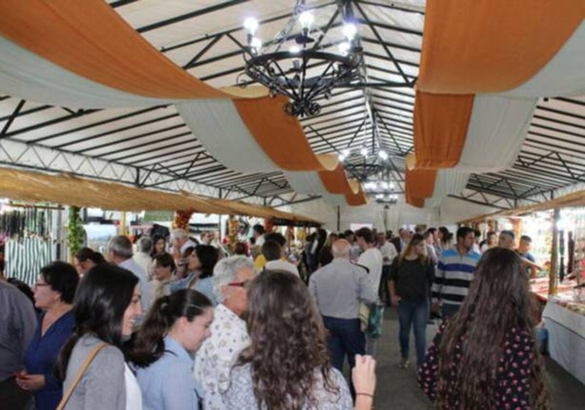 Ambiente en una anterior edición de la Feria del Vino de Chucena