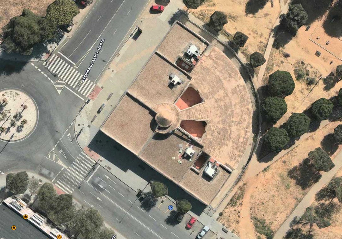 Vista cenital del centro de salud, con los dos patios interiores que se transformarán en nuevas consultas