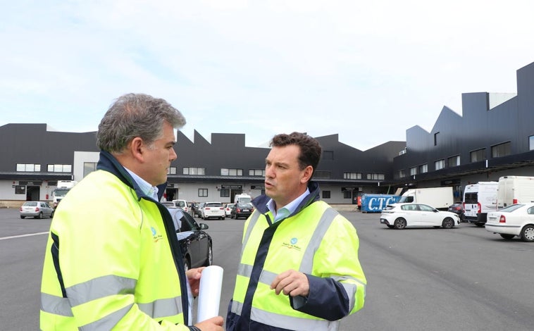 Imagen principal - El Puerto de Huelva de invierte cerca de 400.000 € en mejorar con nuevos espacios la Ciudad del Marisco y reforzarla contra temporales