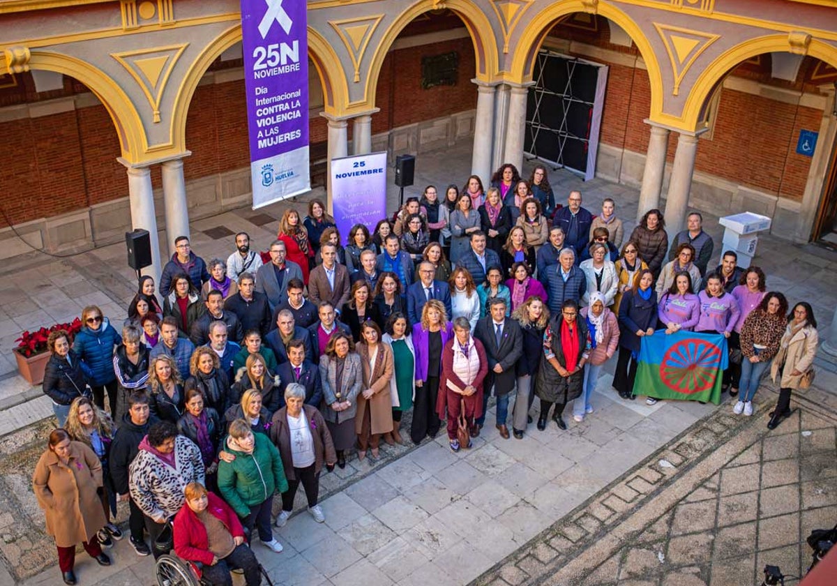 Concentración en el Ayuntamiento de Huelva