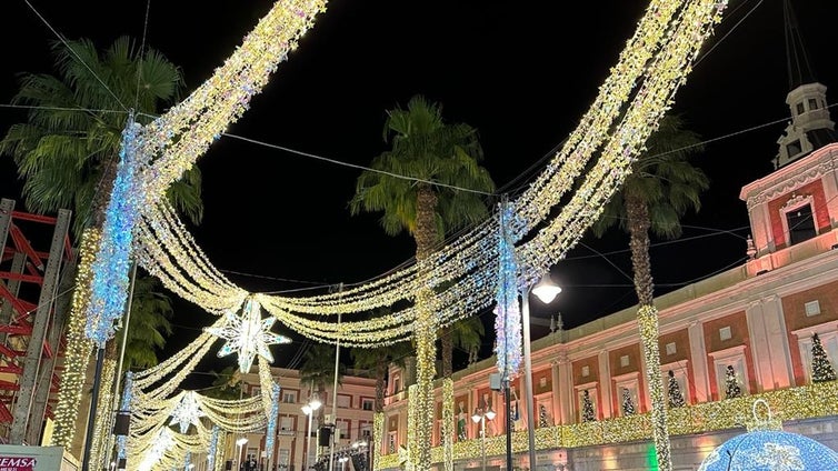 La luz de la Navidad ya reina en Huelva