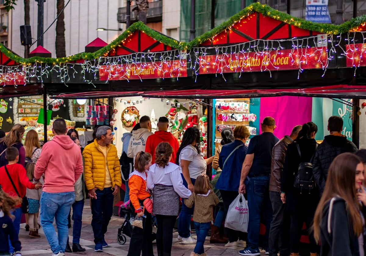 Mercadillo navideño instalado en 2022 en la plaza de las Monjas