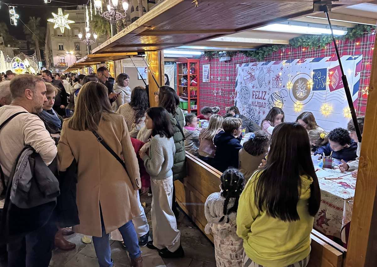 Así es el alumbrado del centro de Huelva, que ya ha dado la bienvenida a la Navidad