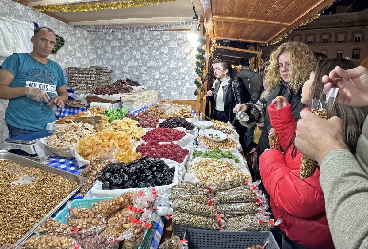 Así es el alumbrado del centro de Huelva, que ya ha dado la bienvenida a la Navidad