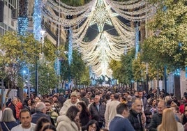 Así es el alumbrado del centro de Huelva, que ya ha dado la bienvenida a la Navidad