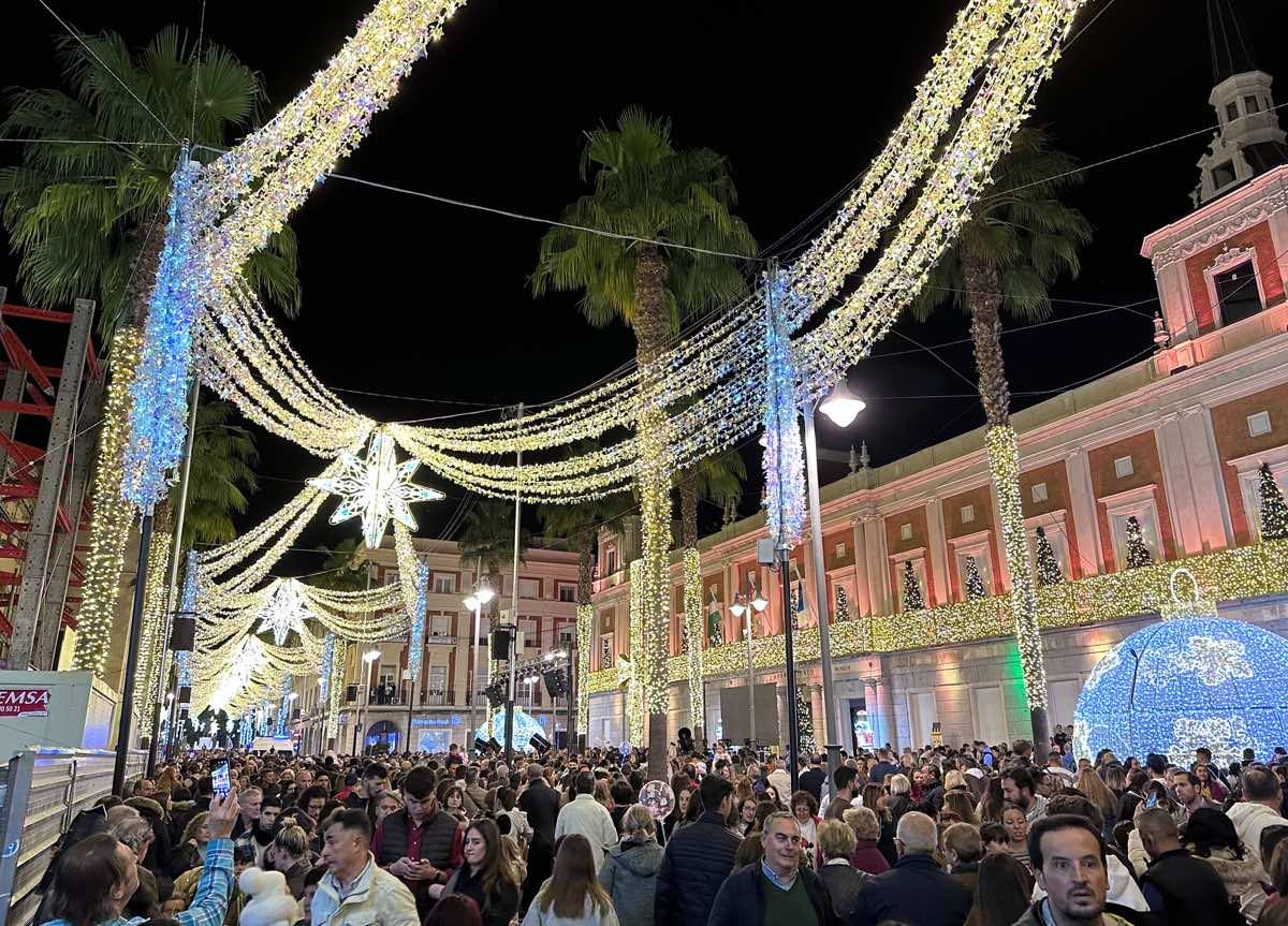 Así es el alumbrado del centro de Huelva, que ya ha dado la bienvenida a la Navidad