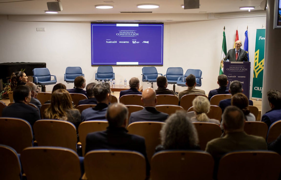 La mejores imágenes del foro &#039;Encuentros con la Constitución&#039; en Huelva