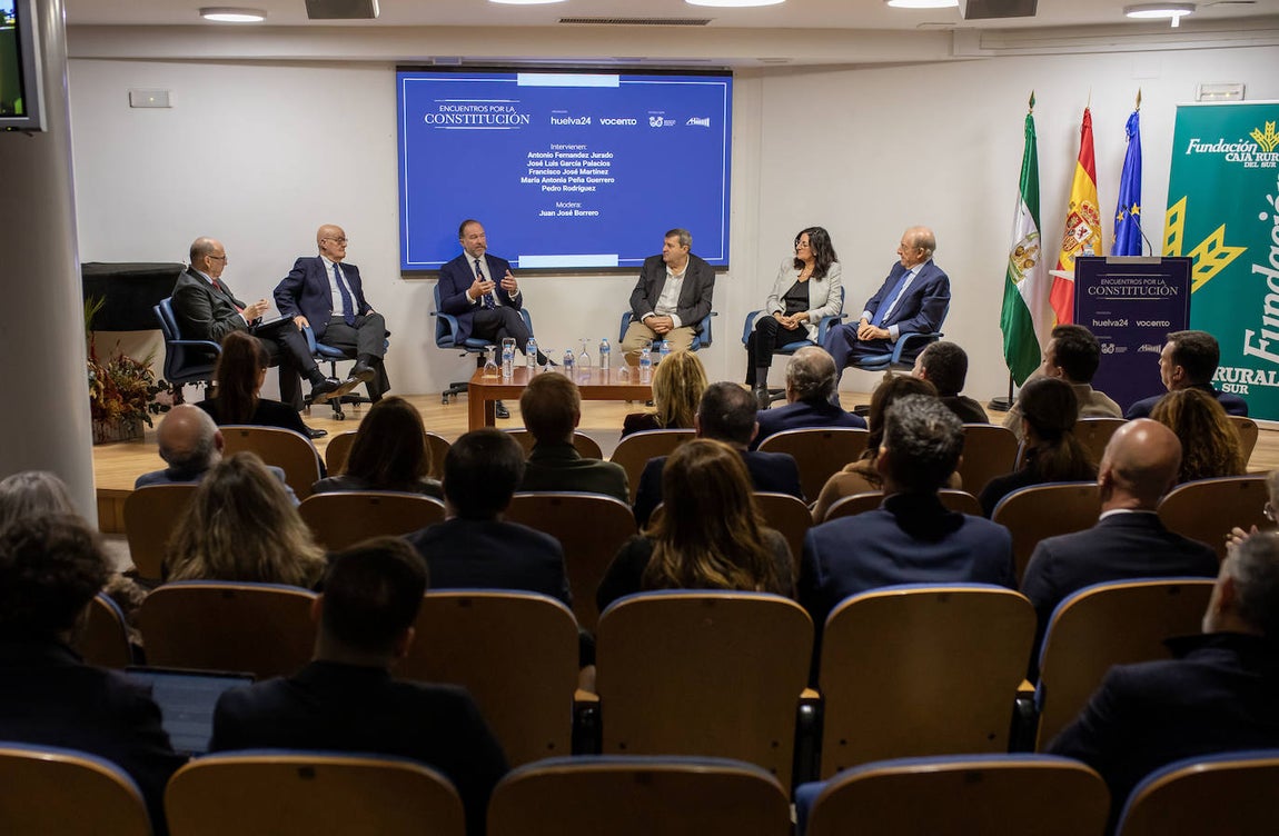 La mejores imágenes del foro &#039;Encuentros con la Constitución&#039; en Huelva