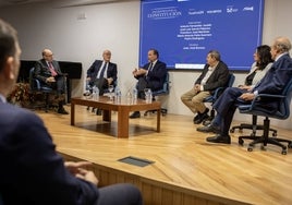 La mejores imágenes del foro 'Encuentros con la Constitución' en Huelva