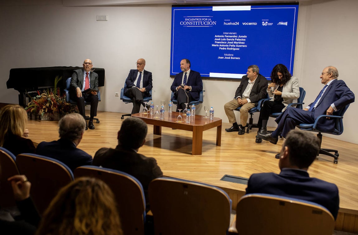 La mejores imágenes del foro &#039;Encuentros con la Constitución&#039; en Huelva