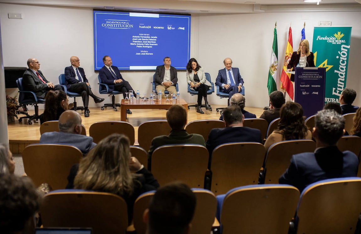 La mejores imágenes del foro &#039;Encuentros con la Constitución&#039; en Huelva