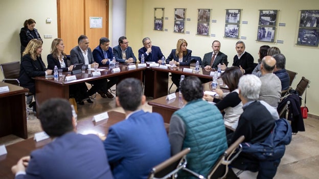 Momento de la reunión mantenida en la sede de la FOE