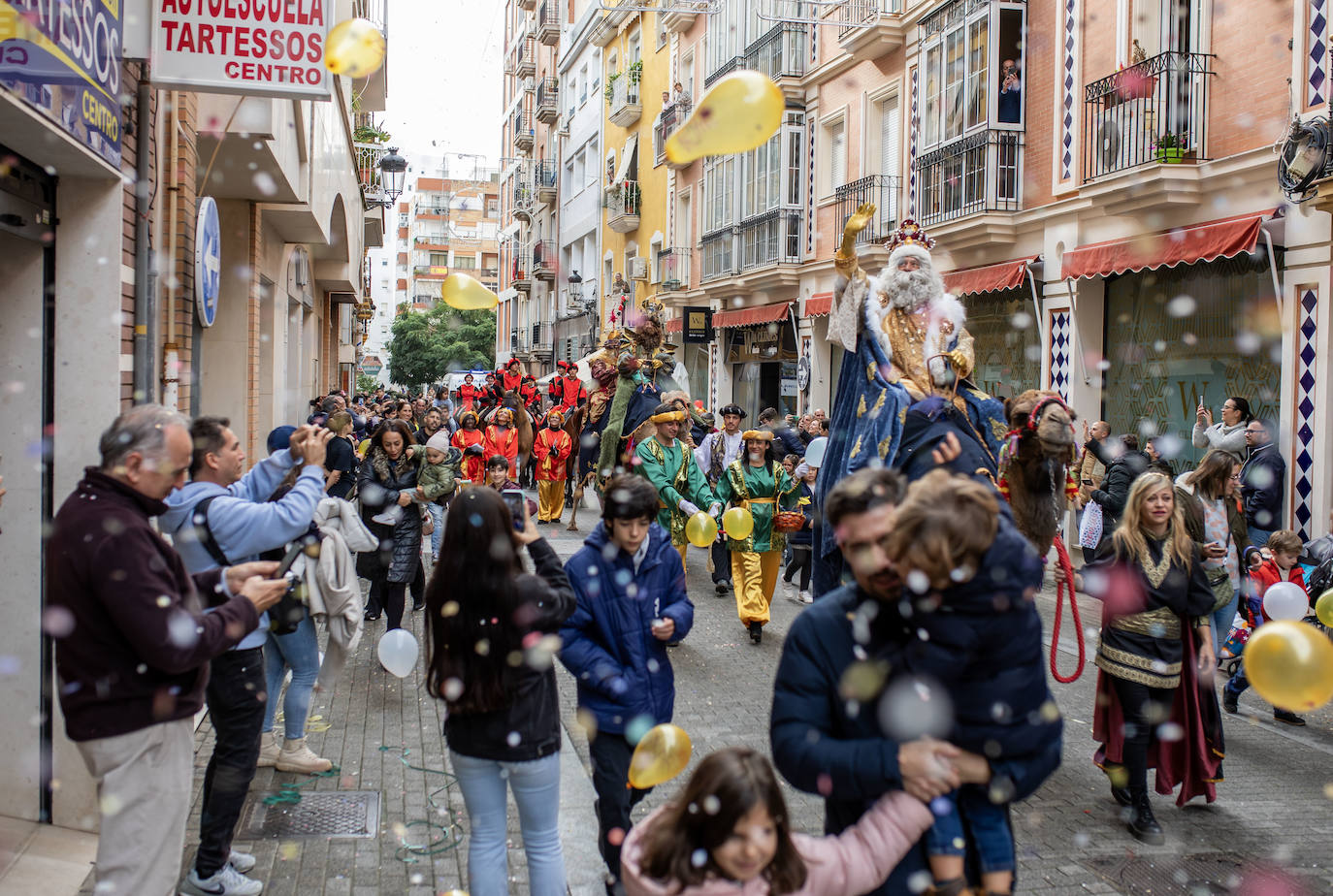 Las mejores imágenes de la llegada de los Reyes Magos a Huelva