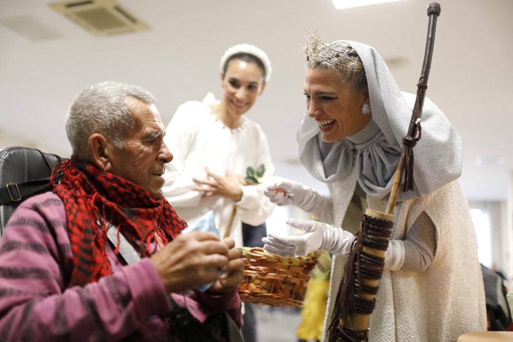 Así ha sido la visita de los Reyes Magos de Huelva durante la mañana del 5 de enero, en imágenes