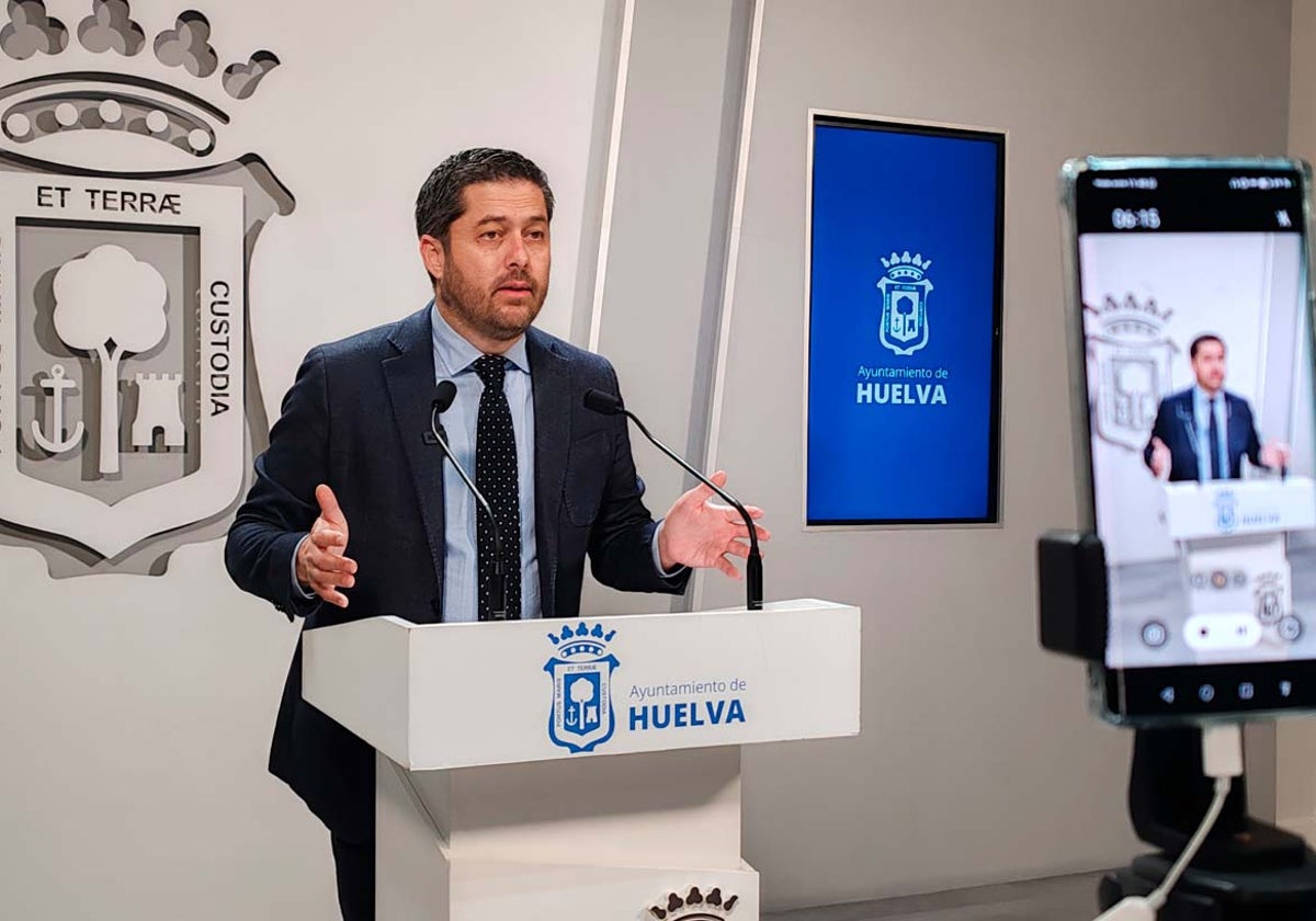 El portavoz del PSOE en el Ayuntamiento, Francisco Baluffo