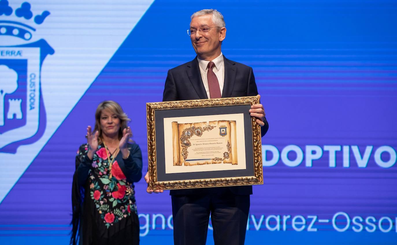 La entrega de las Medallas de la Ciudad de Huelva 2024, en imágenes