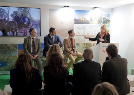 Imagen secundaria 1 - Dos momentos de la presentación de la Feria de Otoño y del Caballo en Fitur 2024