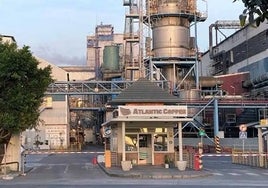 Un aparatoso incendio en las instalaciones de Atlantic Copper se salda sin heridos