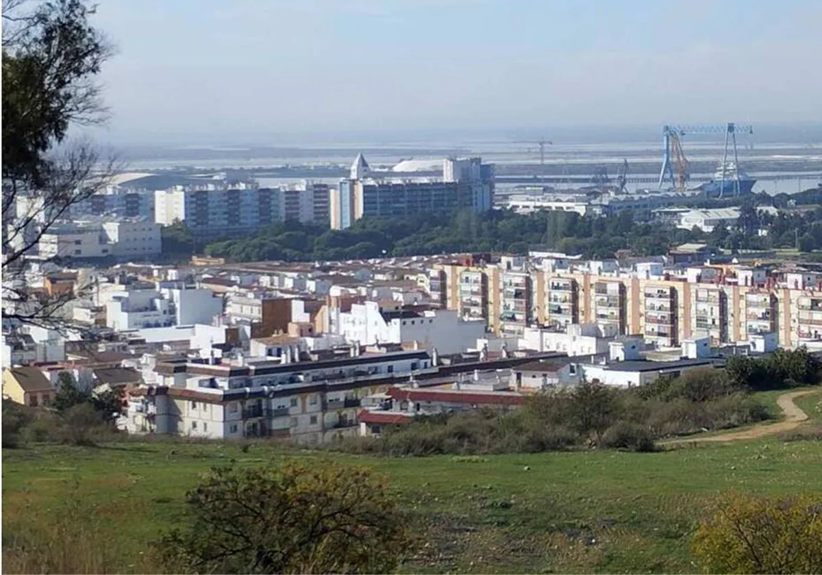 Viviendas de Huelva capital vistas desde lo alto del Conquero