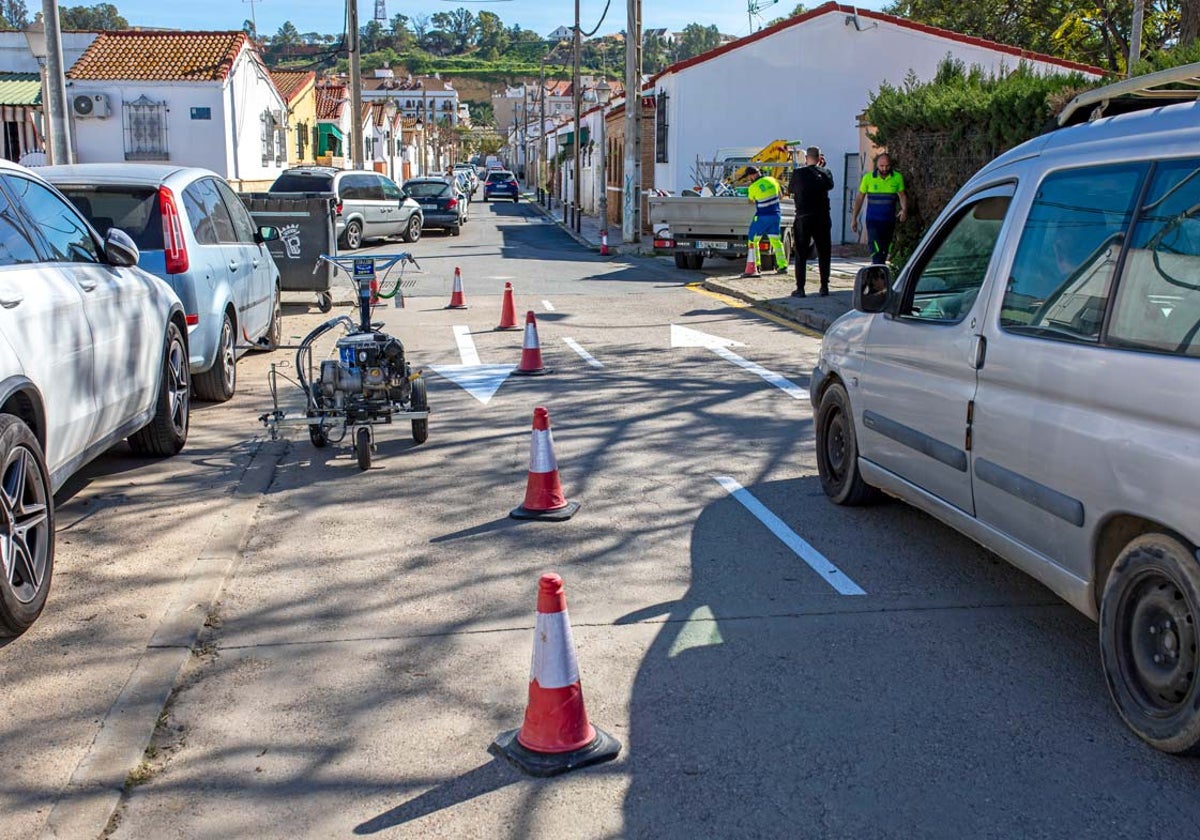 Pintado de las marcas viales tras la reorganización del tráfico