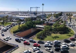 Denuncian el «colapso» por el retraso de 54 días en las obras del puente del Odiel