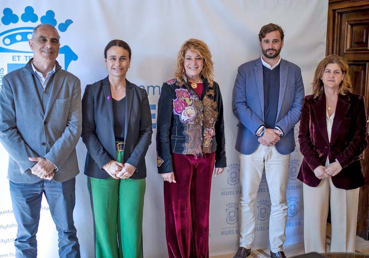 Imagen del encuentro entre responsables del Ayuntamiento y la Cámara de Comercio