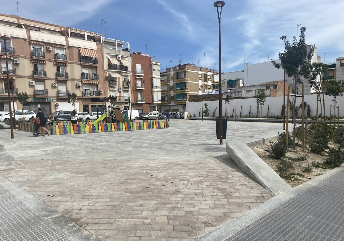 La nueva plazoleta de Viaplana ya se encuentra abierta al público