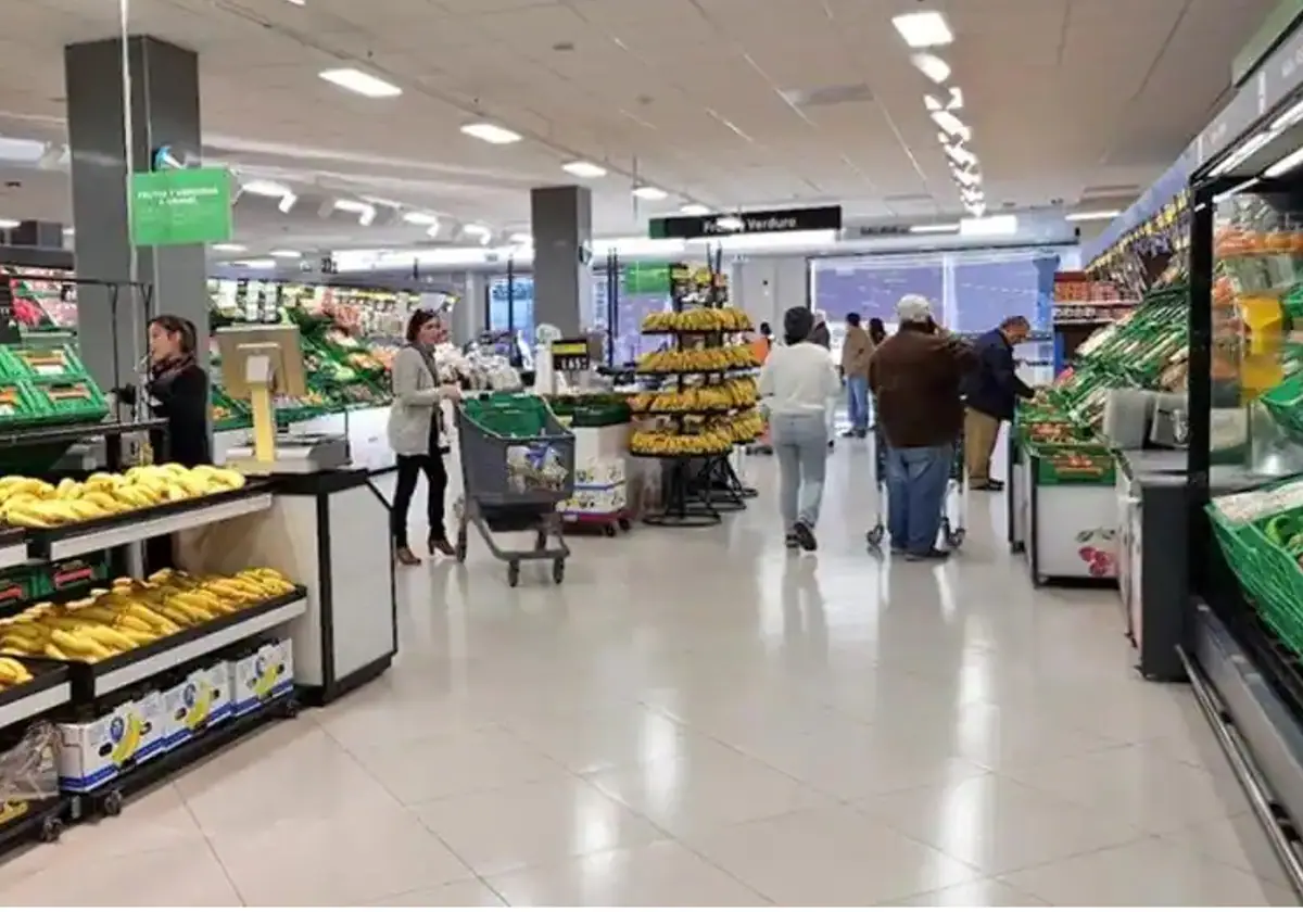 Interior de un supermercado Mercadona en Huelva capital