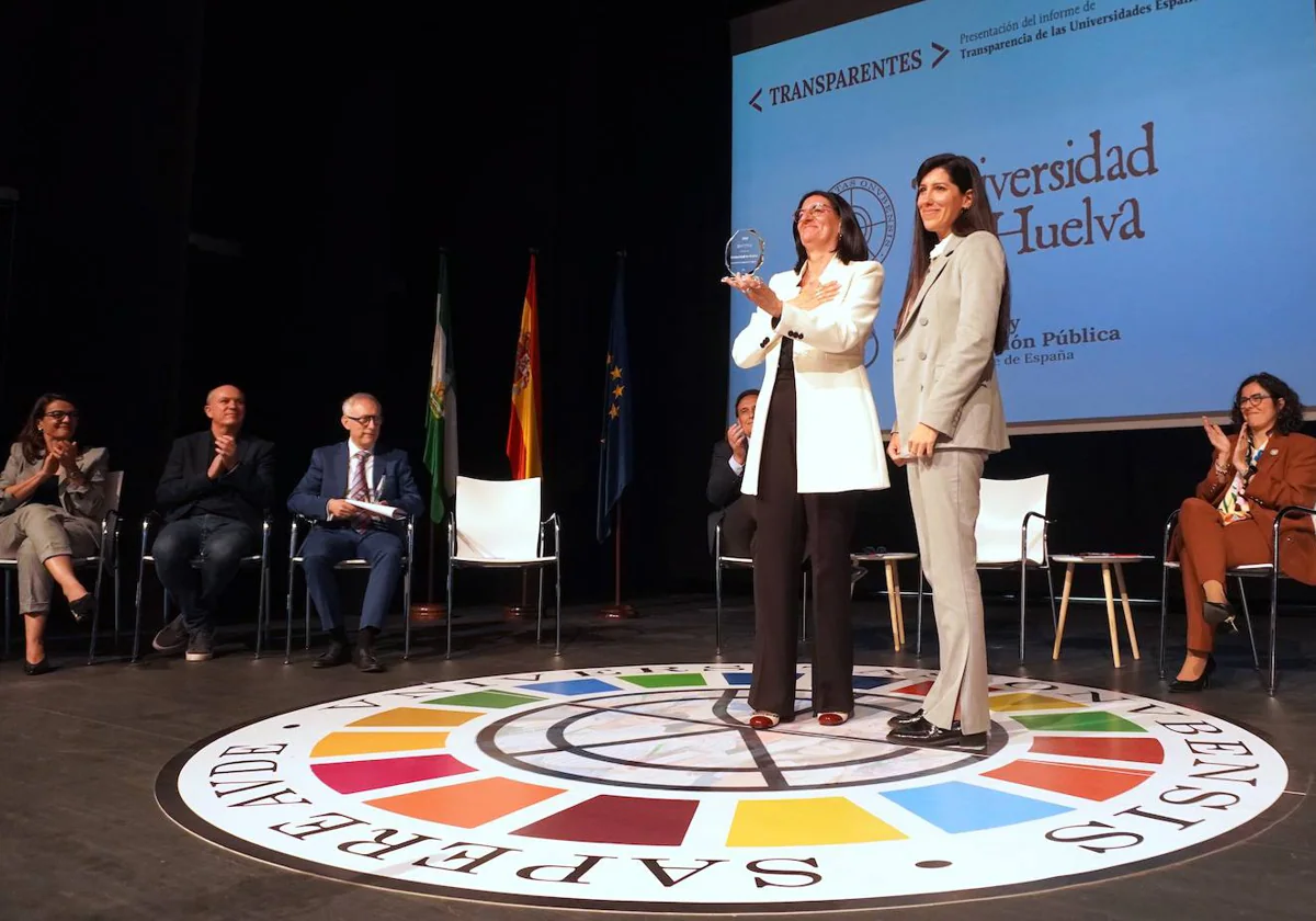 La Universidad de Huelva recibe la acreditación de 'Administración pública más transparente de España'