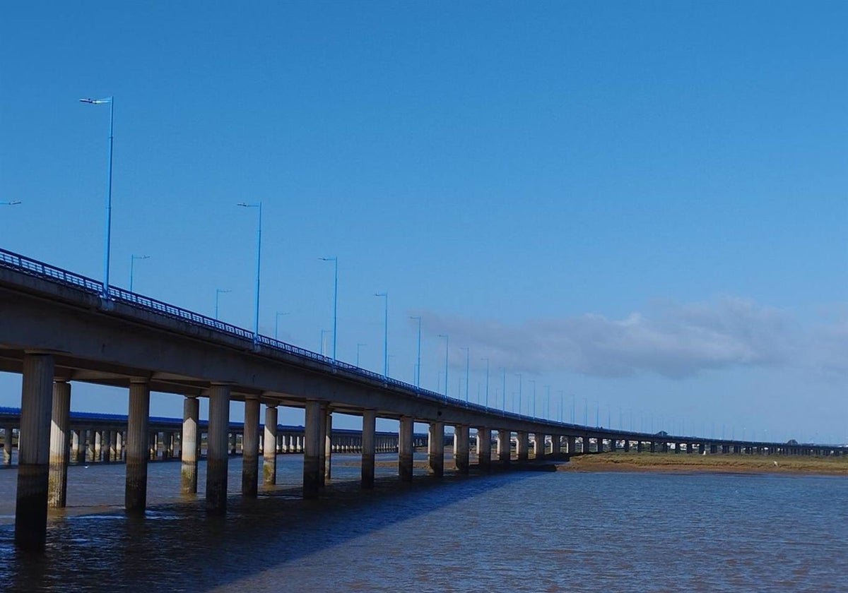 Las nuevas farolas del puente del Odiel