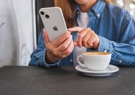 El botón 'secreto' que esconde la manzana trasera de tu iPhone: ¿para qué sirve?