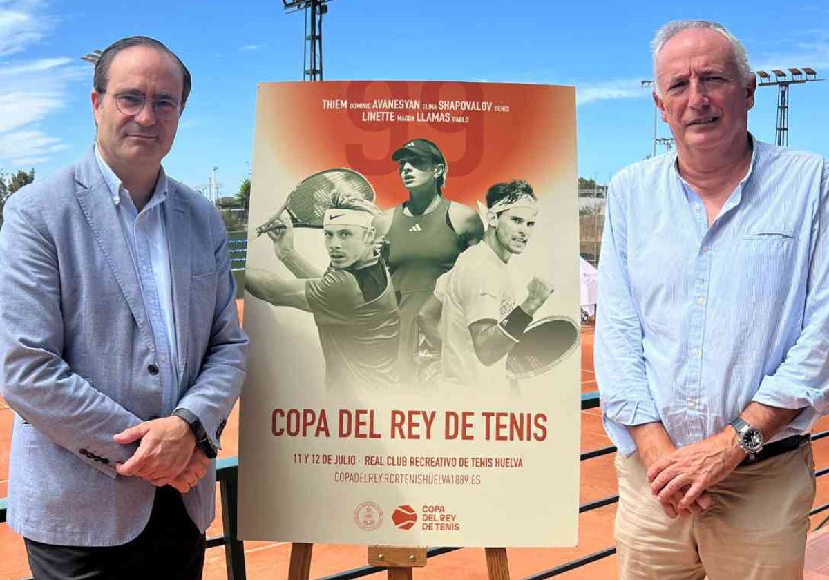 El director gerente de Quirónsalud Huelva, Antonio Castro, junto con Rafael Romero, presidente del Real Club de Tenis de Huelva